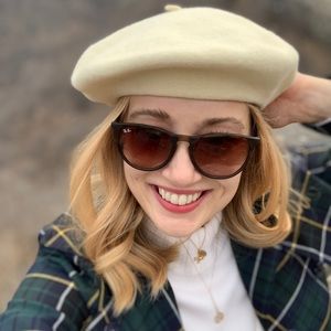 Meet your Posher, Alicia
